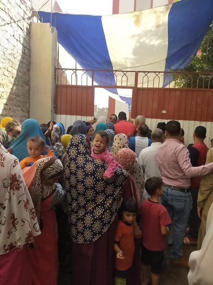 إقبال الناخبين على لجان النواب في قرى المرشحين