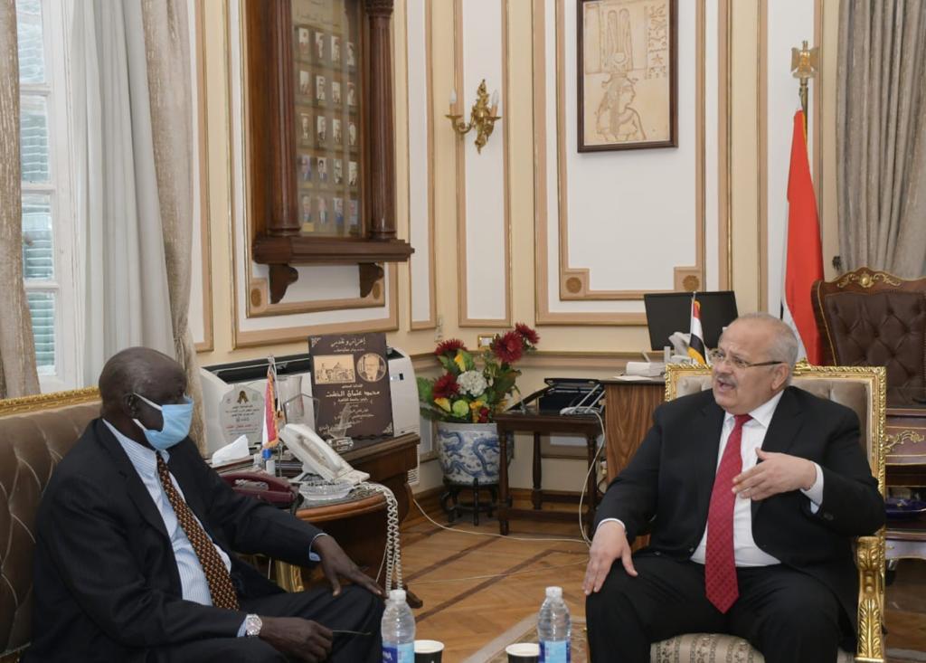 رئيس جامعة القاهرة يلتقي وزير التعليم العالي بجنوب السودان لبحث سبل التعاون المشترك