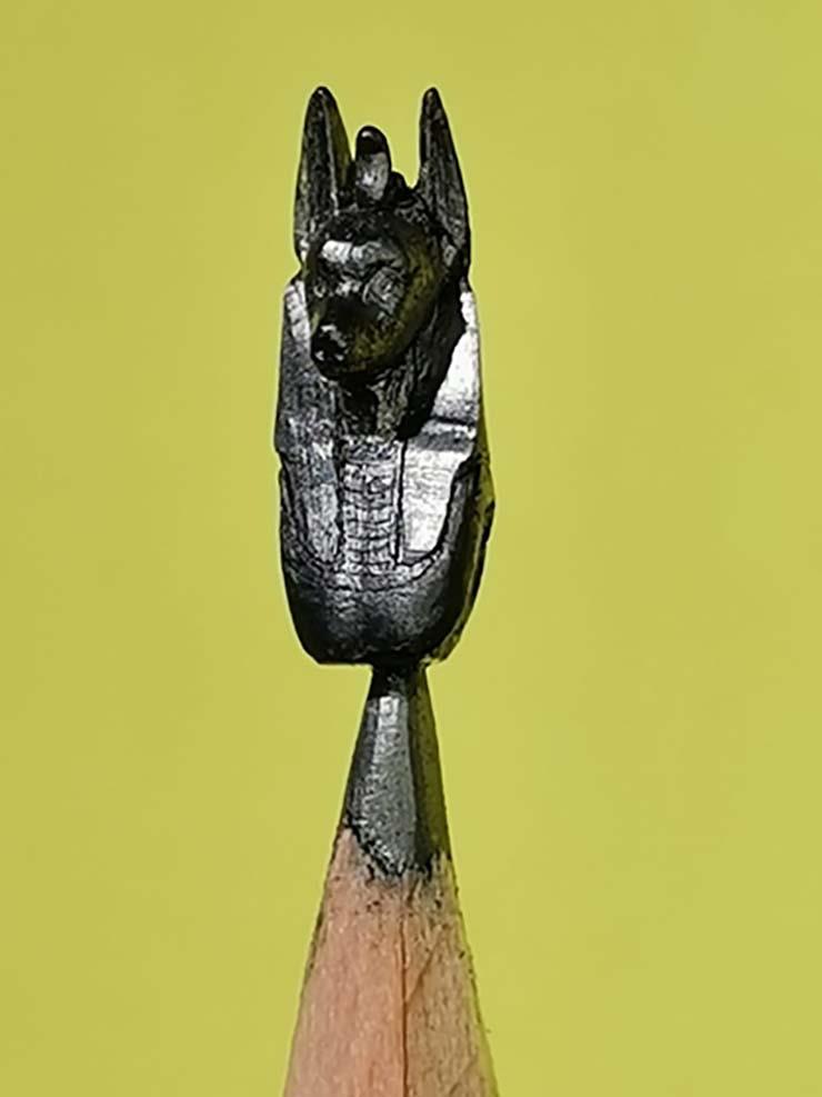 تماثيل فرعونية من رصاص القلم