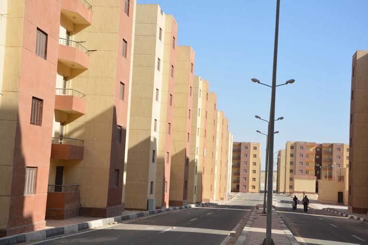 محافظ المنيا يتفقد مشروع إسكان المنحة الإماراتية