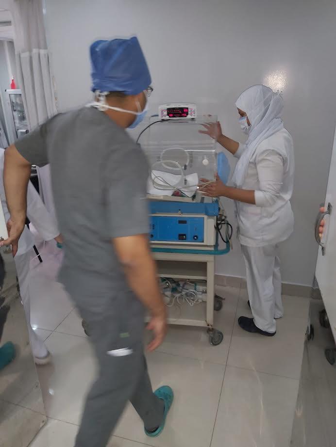 مستشفى المنيرة ينقذ طفلًا عمره 3 أيام بجراحة عاجلة