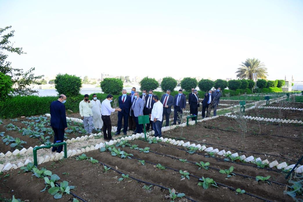 عبد العاطى يتفقد الأعمال البحثية بمركز البحوث المائية