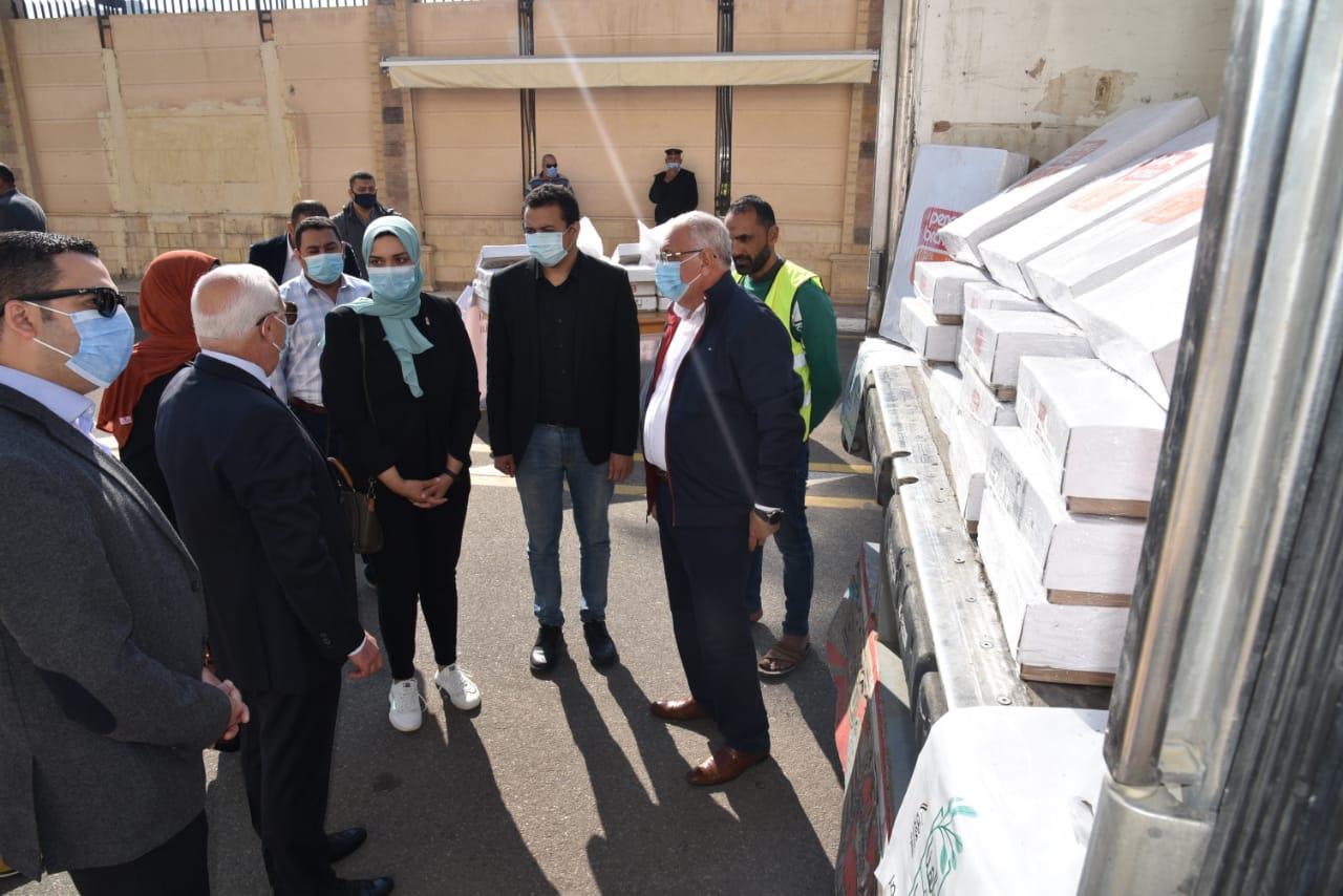محافظ بورسعيد يستقبل قافلة تحيا مصر