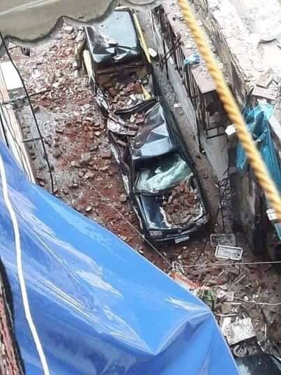 تحطم سيارتين في انهيار شرفة عقار بالإسكندرية 