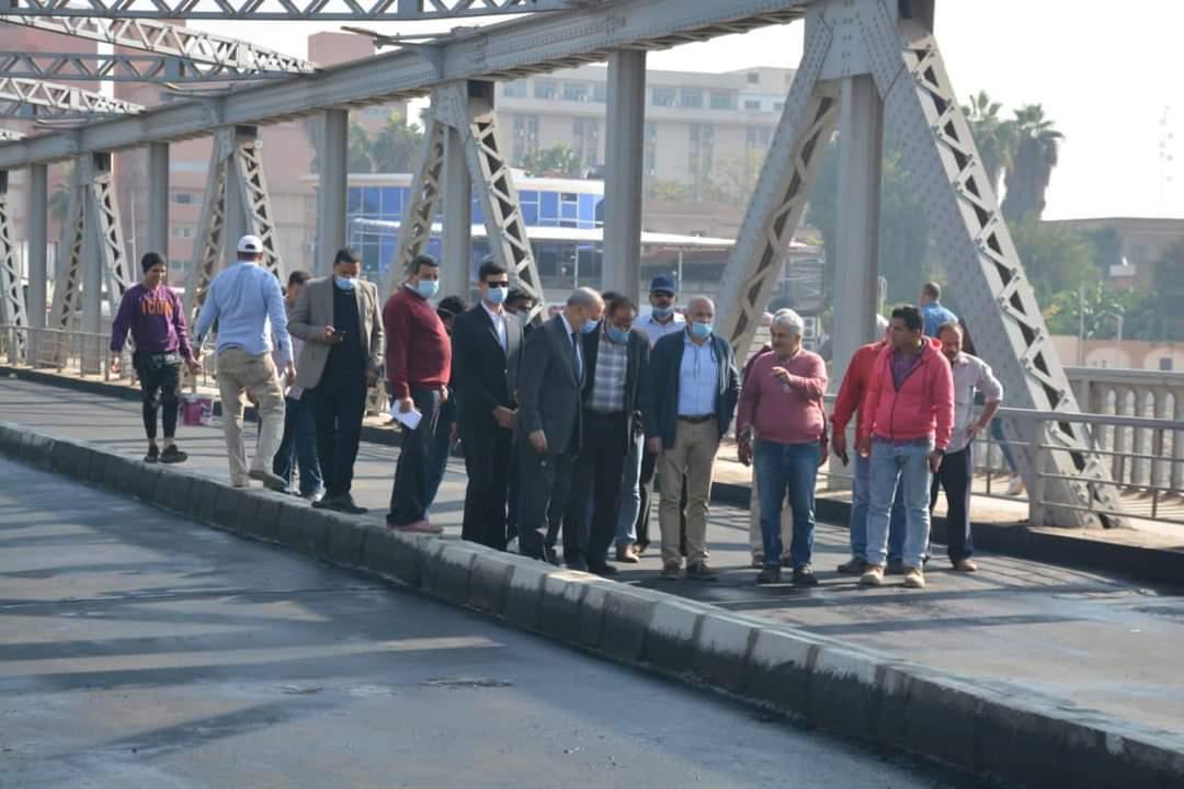 محافظ القليوبية ورئيس هيئة الطرق يفتتحان كوبري كفر الجزار