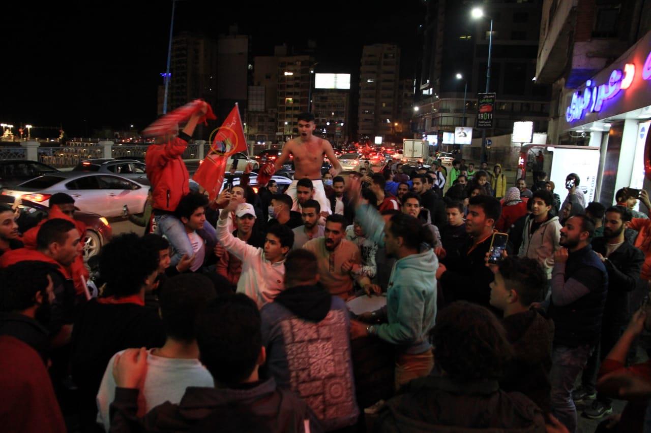 احتفالات جماهير الأهلي بالإسكندرية