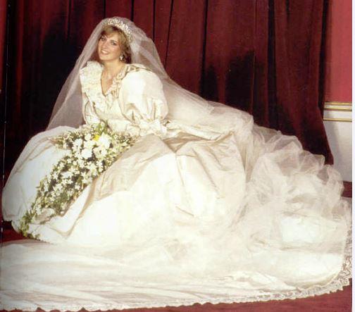 فستان زفاف الاميرة ديانا الحقيقي