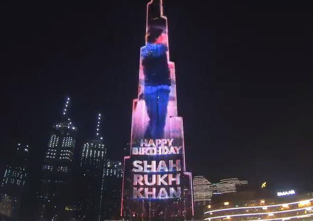 برج خليفة يُضئ بصور شاروخان في عيد ميلاده