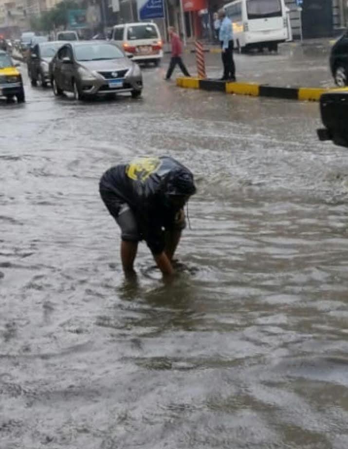 كسح مياه الأمطار من شوارع الإسكندرية