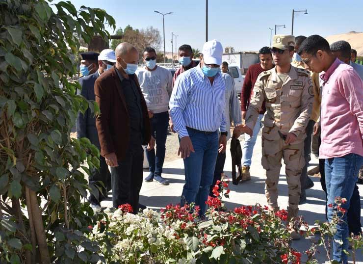 محافظ أسوان يتابع مشروع تطوير السوق السياحي بأسوان