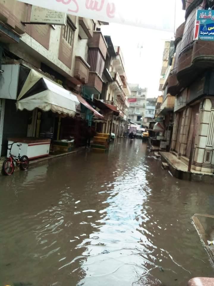 شوارع البحيرة تغرق في مياه الأمطار 