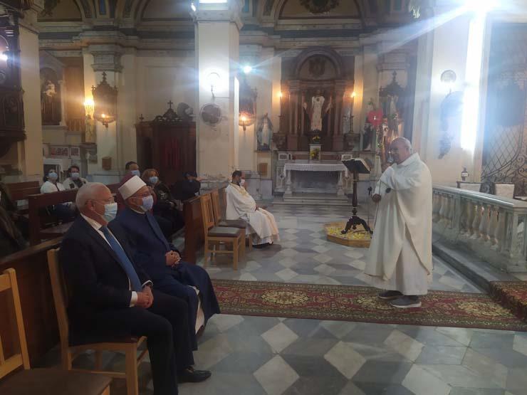 محافظ بورسعيد يزور الكنائس