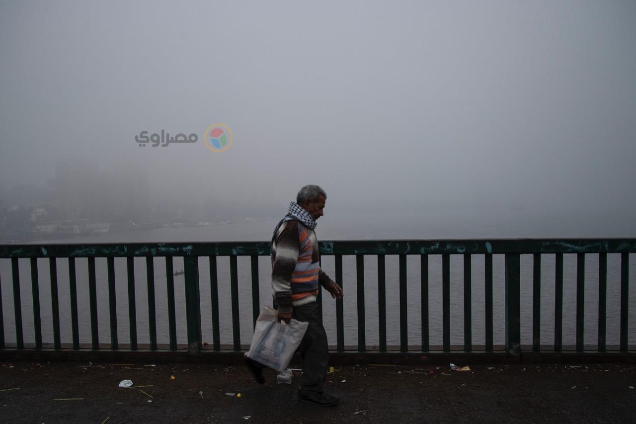 جانب من الشبورة الصباحية في سماء القاهرة 