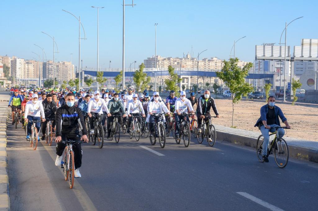 محافظ الإسكندرية يقود ماراثون دراجات في الإسكندرية 