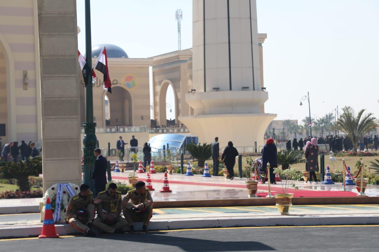 دخول جثمان مبارك مسجد المشير لآداء صلاة الجنازة