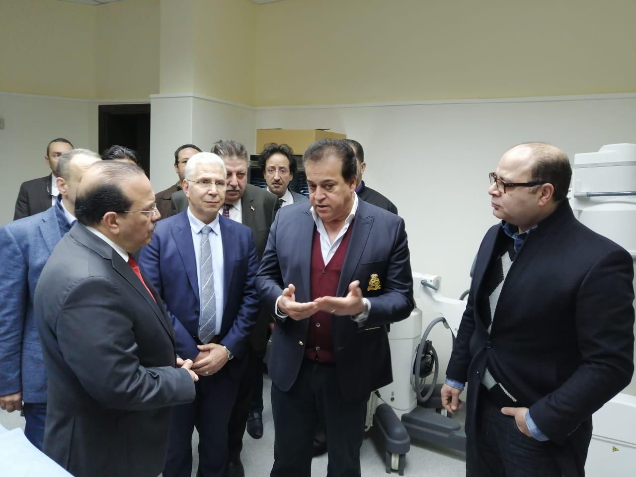 وزير التعليم العالي يتفقد منشآت مستشفى الصدر 