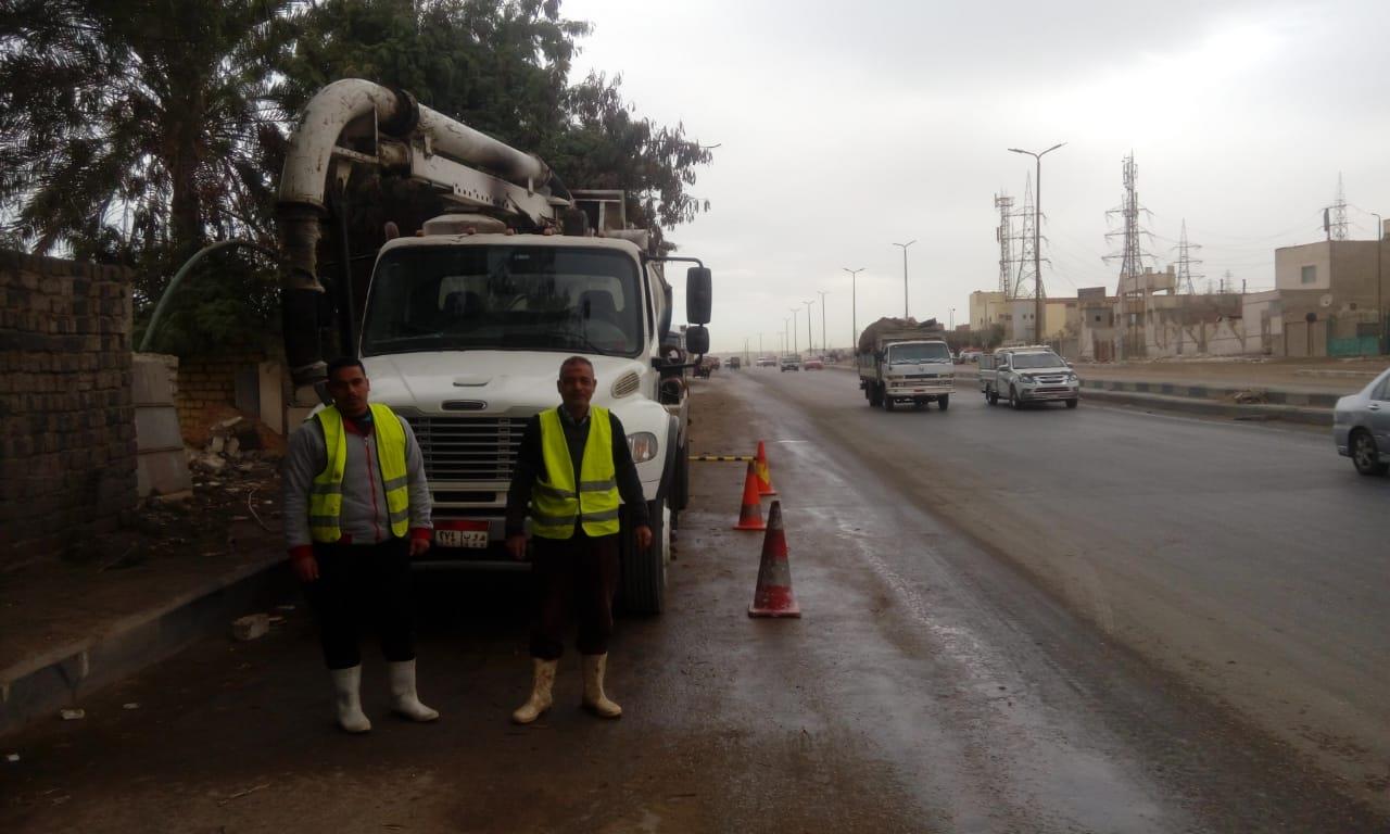 انطلاق المعدات التابعة لشركتي القاهرة للصرف الصحي والجيزة لمياه الشرب 