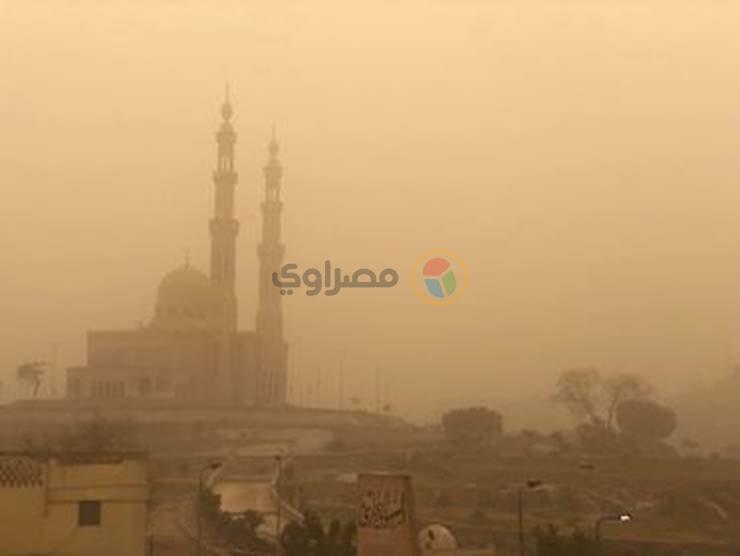 العاصفة الترابية تغطى مسجد الطابية بأسوان