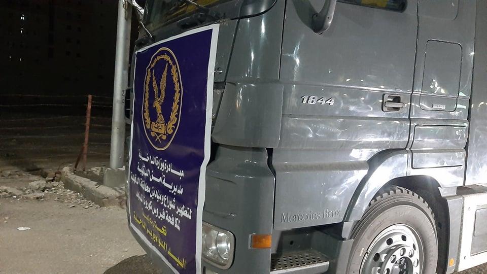 سيارات تابعة لأمن الدقهلية تعقم شوارع المحافظة