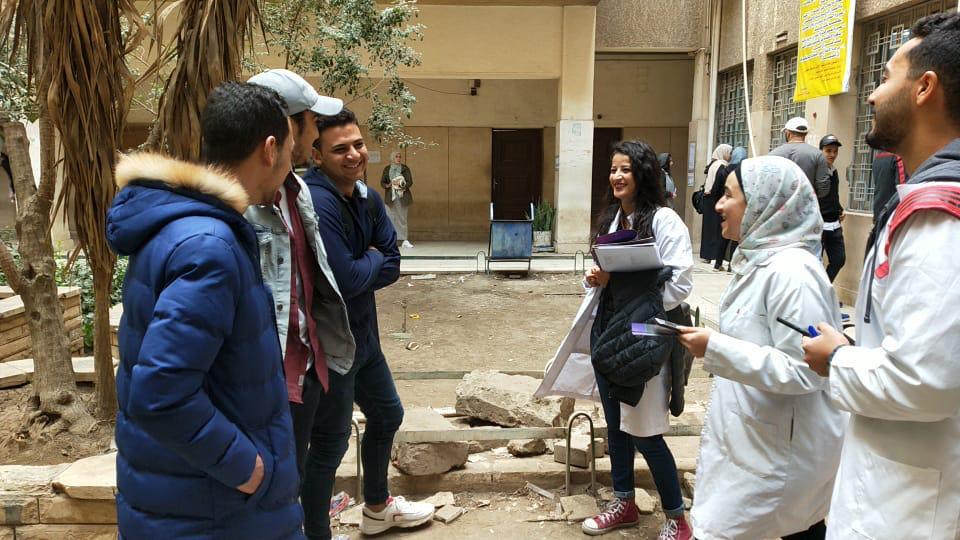 طلاب صيدلة حلوان ينظمون حملات توعية بفيروس كورونا