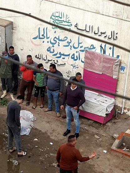 العثور على جثة رضيع ملقاة بالشارع في بورسعيد