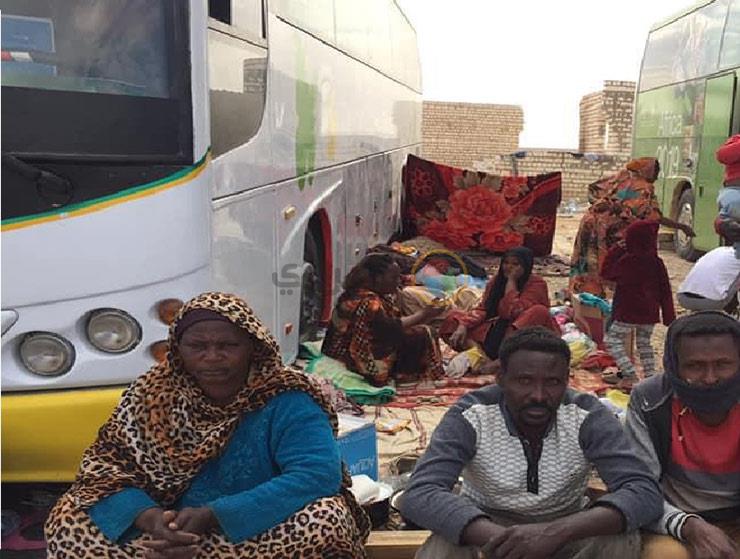 سودانيون عالقون على الحدود المصرية السودانية 