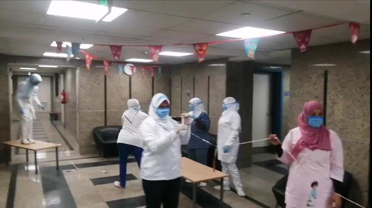 احتفالات داخل مستشفى عزل كورونا في قها بشهر رمضان