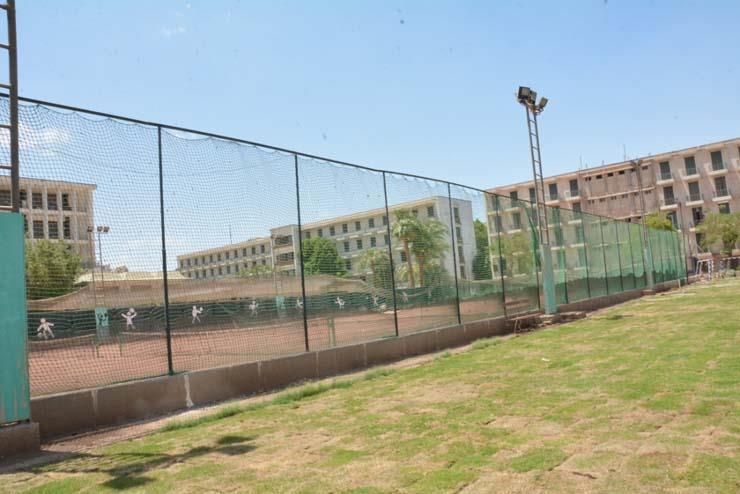  رئيس جامعة أسيوط يتفقد الملاعب الرياضية في المدينة الطلابية
