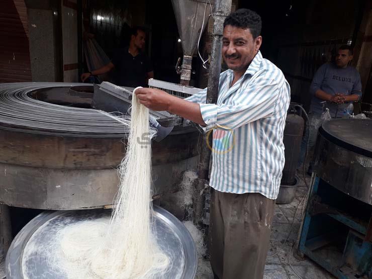 اشرف جاويش صانع الكنافة والحلوى في كفر الشيخ