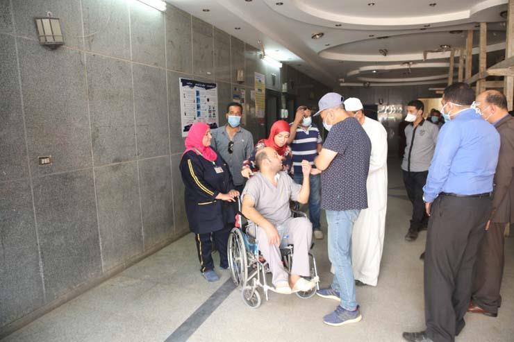 خلال الاستعداد للمغادرة من مستشفى كفر الشيخ العام
