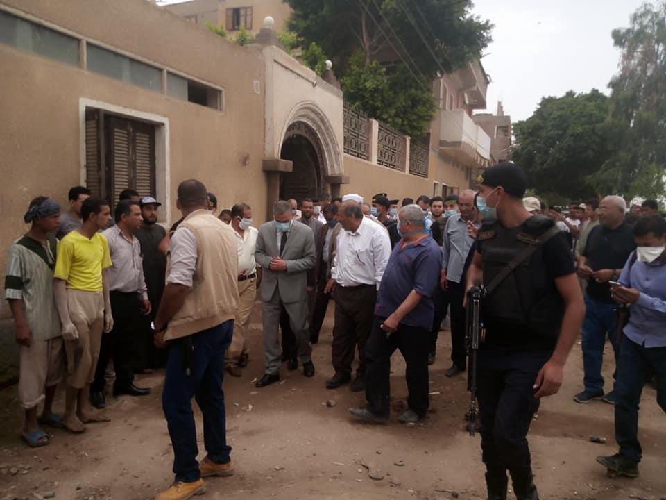 محافظ سوهاج يتفقد قرى السيول بدار السلام 