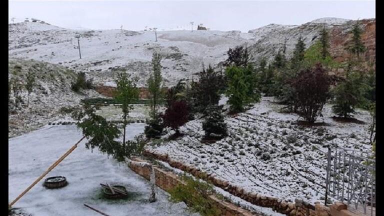 الثلج يغطي قمم الجبال في لبنان