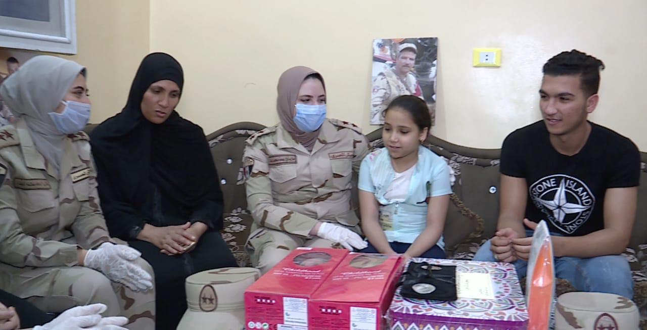 الرئيس السيسي يقدم هدايا عينية ومادية لأبناء وأسر الشهداء والمصابين بمناسبة عيد الفطر