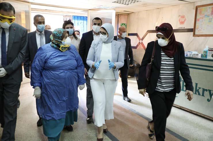 جولة لوزيرة الصحة بمستشفيي منشية البكري وحميات العباسية
