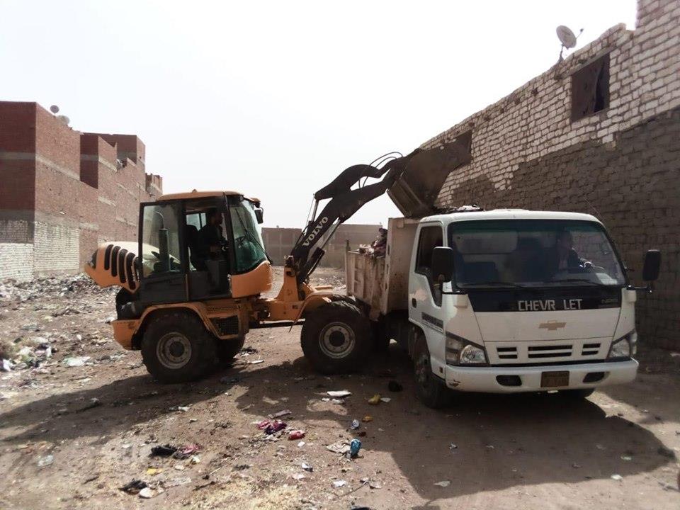 فض أسواق وتطهير القرى والشوارع في المنيا لمواجهة كورونا 