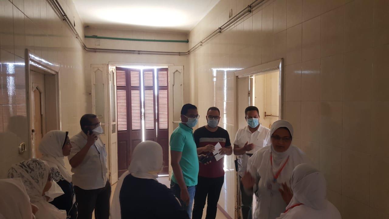 ضبط أدوية منتهية الصلاحية بمستشفى أبنوب وإحالة 37 طبيبًا وصيدلي للتحقيق