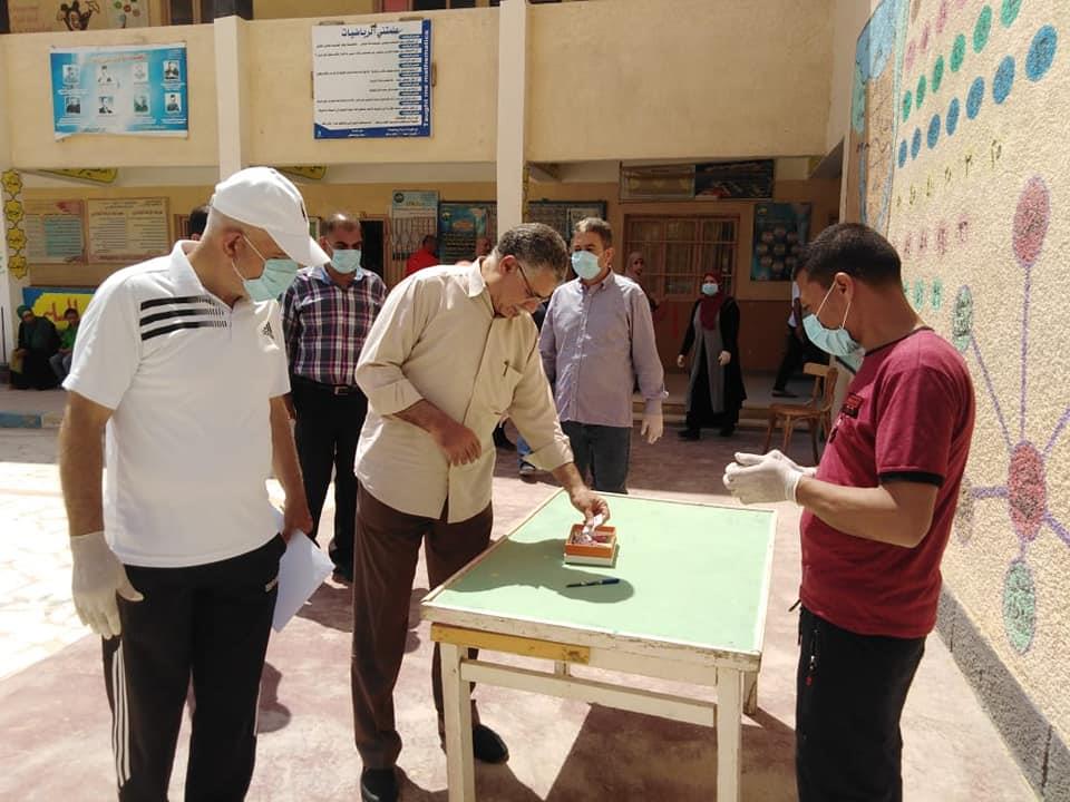 عليم شمال سيناء تتسلم أبحاث الطلاب وسط  إجراءات احترازية
