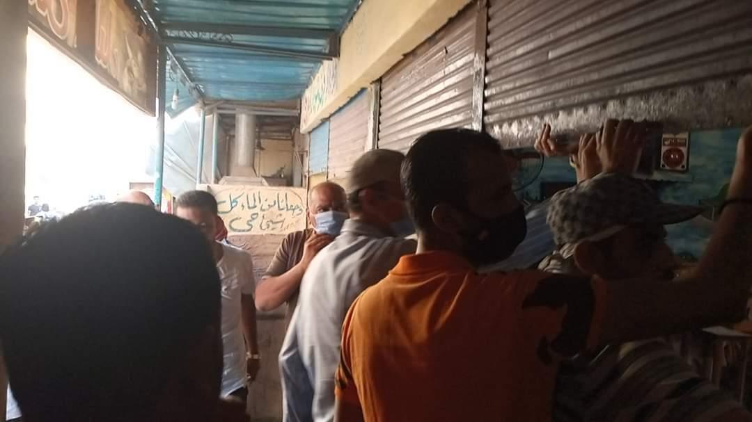 غلق مقهى فتح أبوابه لتقديم  الشيشة  في بورسعيد
