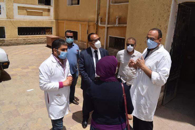 نائب محافظ المنيا يتابع العمل في مستشفى الفكرية