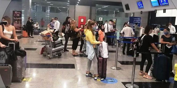 السائحين يغادرون مطار شرم الشيخ 
