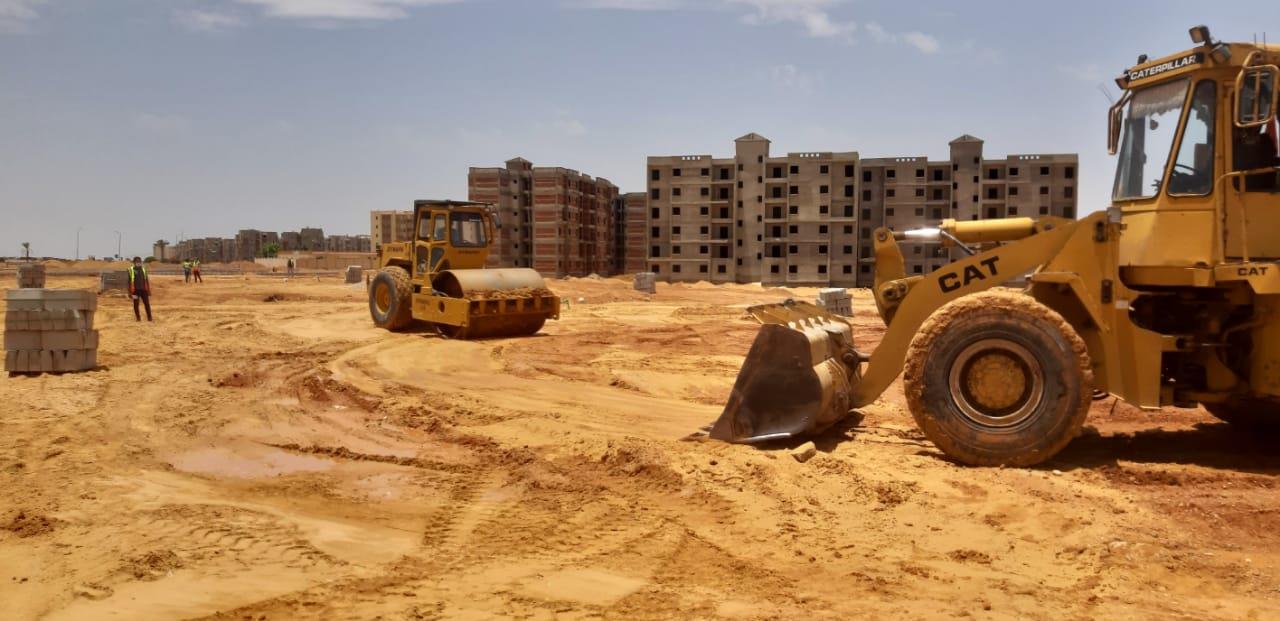 مساعد نائب رئيس المجتمعات العمرانية يتفقد تنفيذ المشروعات بمدينة الشروق