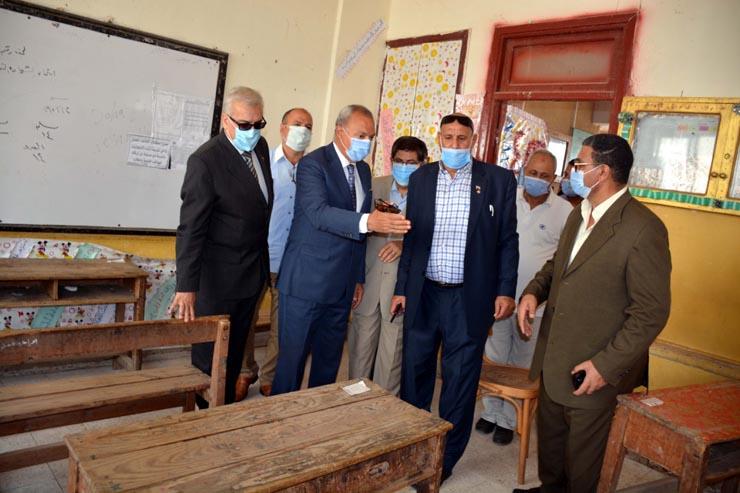 محافظ القليوبية يتفقد لجان امتحانات الثانوية العامة في قرى بنها