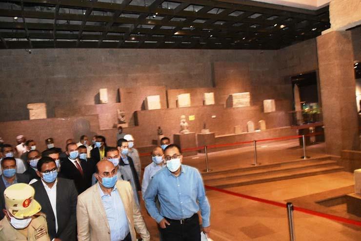 رئيس الوزراء يتفقد متحف النيل