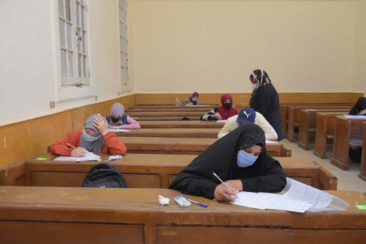 انطلاق امتحانات طلاب الفرق النهائية بجامعة القاهرة