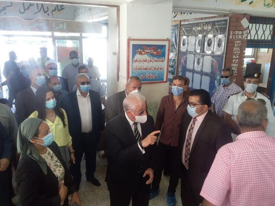 محافظ جنوب سيناء يتابع لجان الامتحانات 