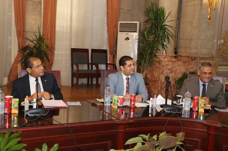 جامعة عين شمس تستضيف اللجنة العليا لتعليم الكبار