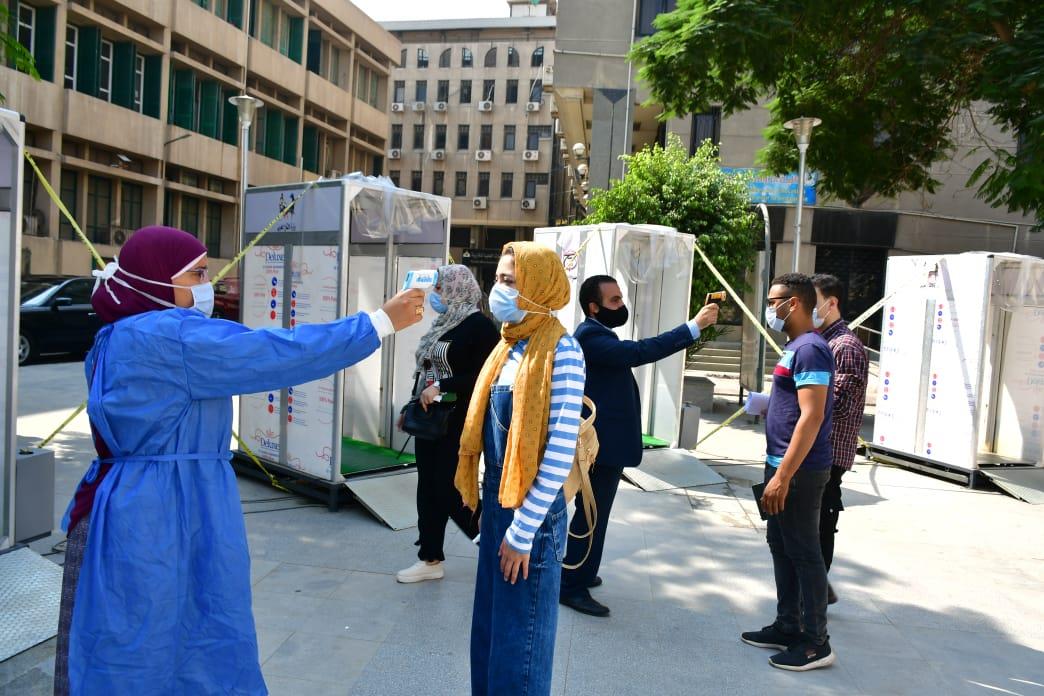 جامعة القاهرة تواصل امتحانات طلاب الفرق النهائية 