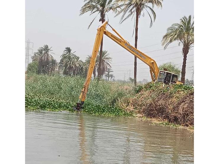 تطهير الترع والمصارف ببعض المراكز والقرى 