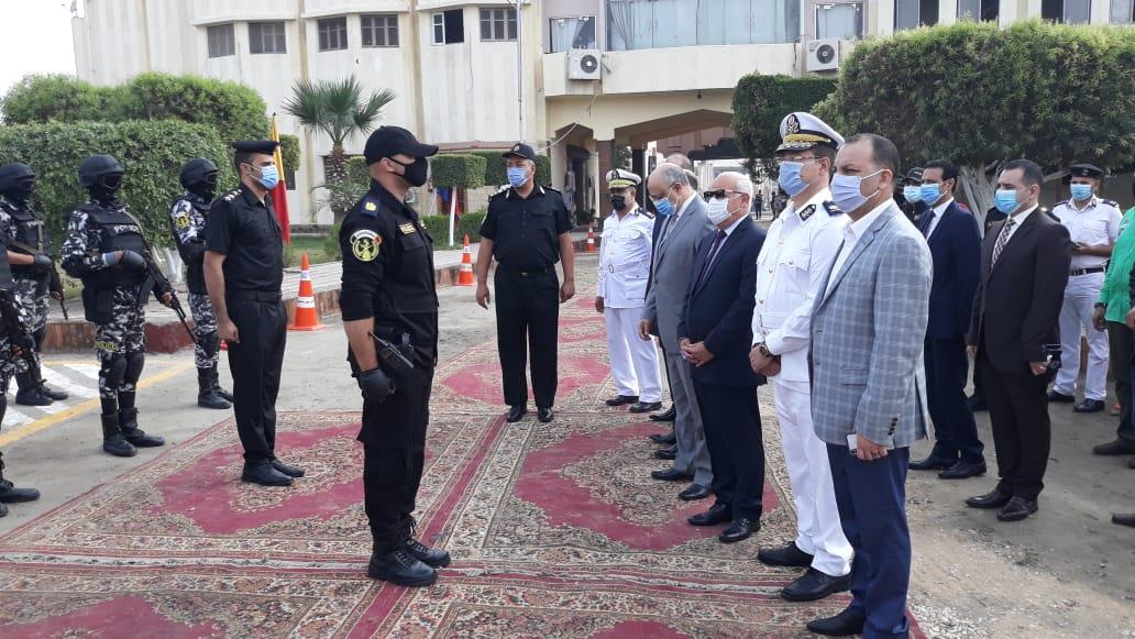 محافظ بورسعيد يزور مقر قوات الأمن