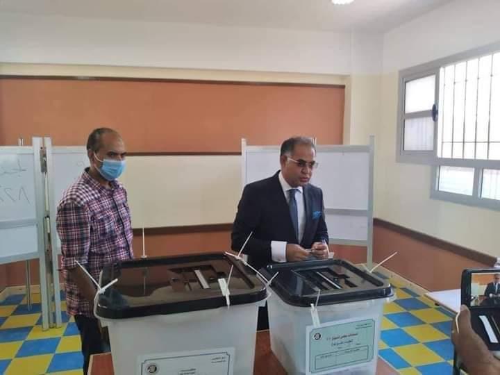 وكيل النواب يدلي بصوته في انتخابات الشيوخ ببورسعيد